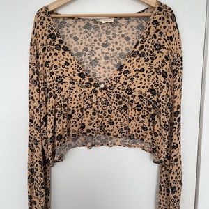 Cute floral print blouse with flowy fabric